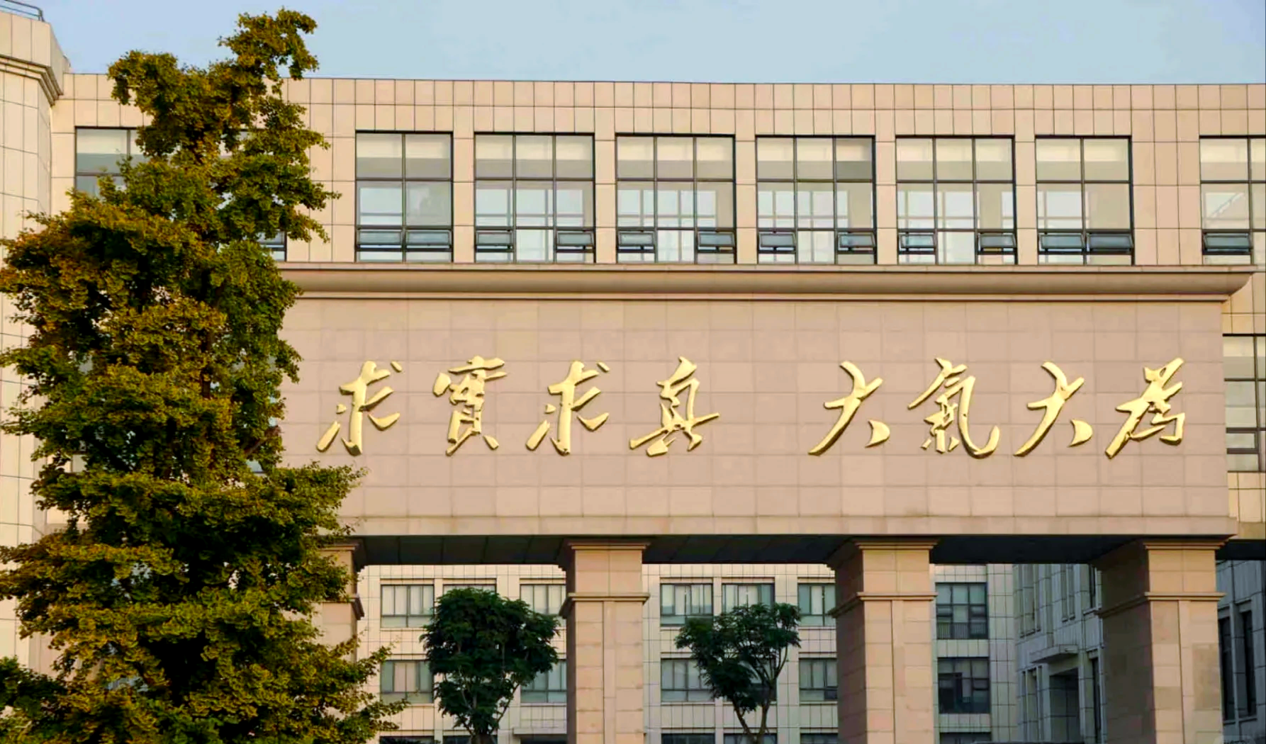 电子科技大学鲲鹏昇腾中心揭牌