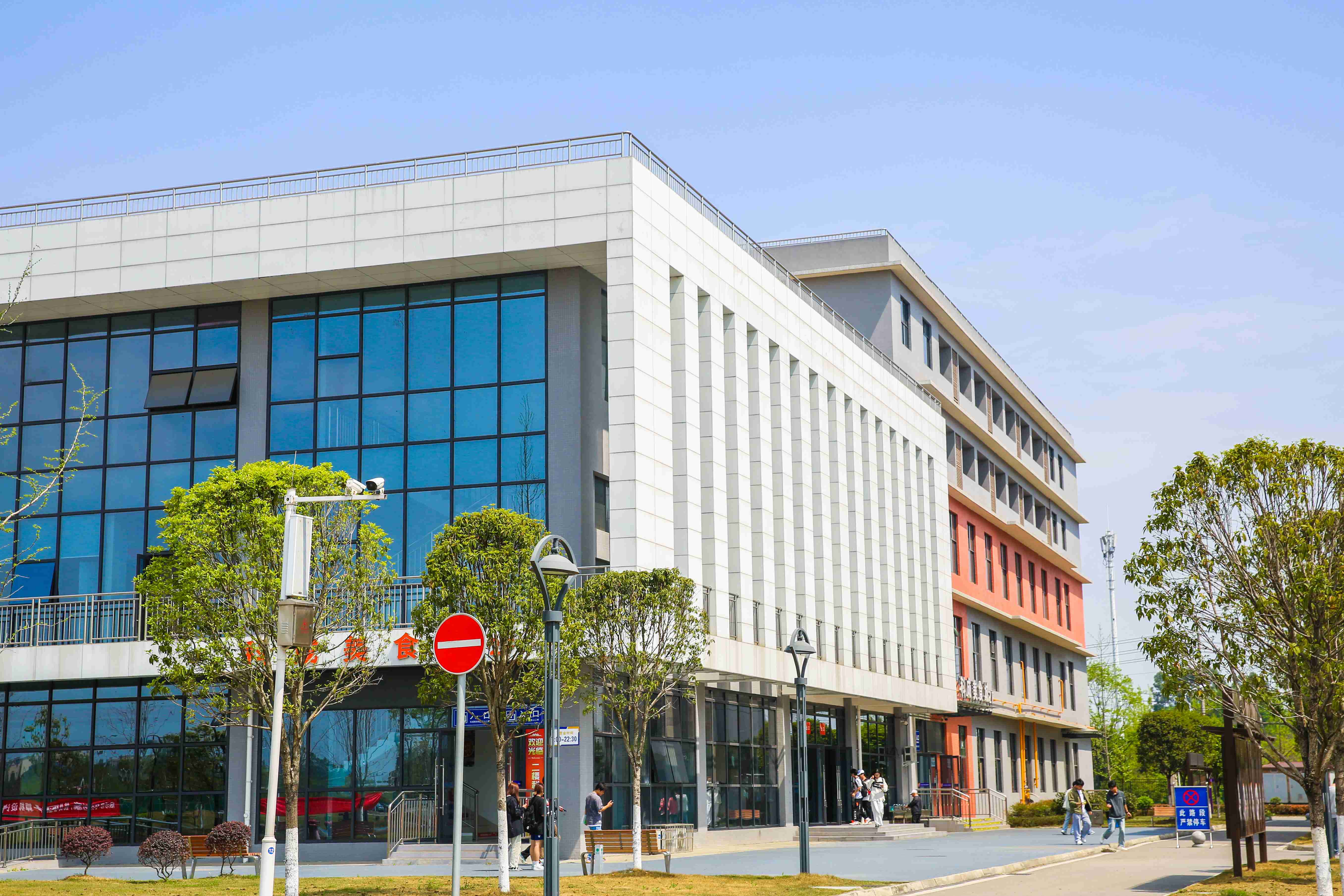 电子科技大学鲲鹏昇腾中心揭牌