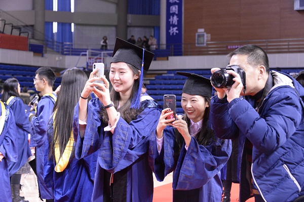 东北大学毕业证书图片